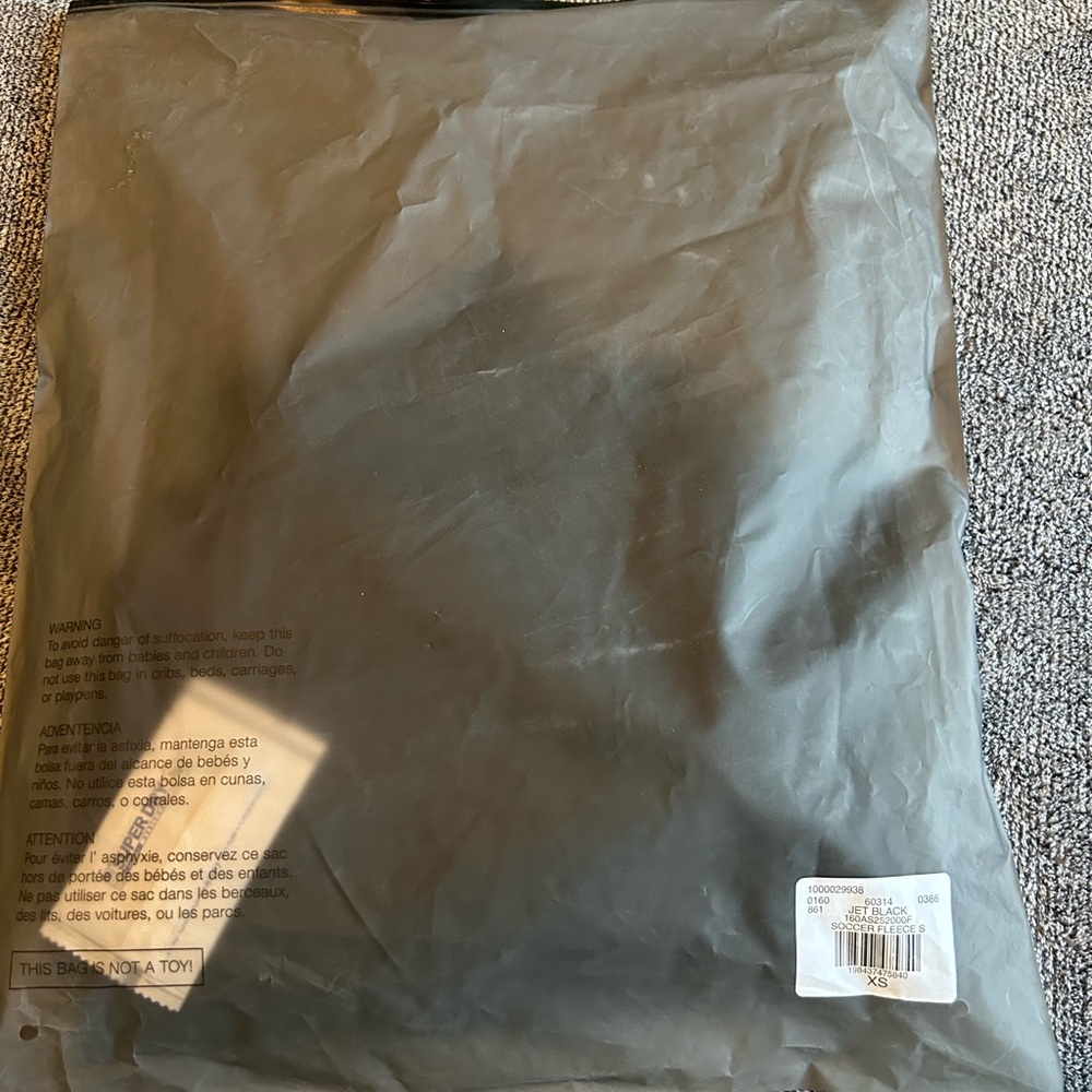 Fear of God Essentials Classic Sweatshort
Jet Black SS25 Size XS - Picture 8 of 8